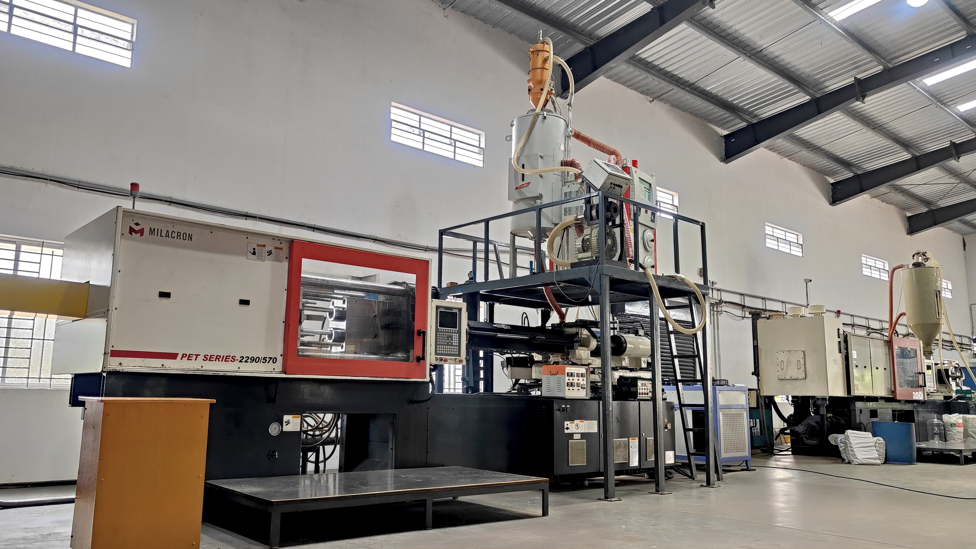 20L PET jar preform machine in production